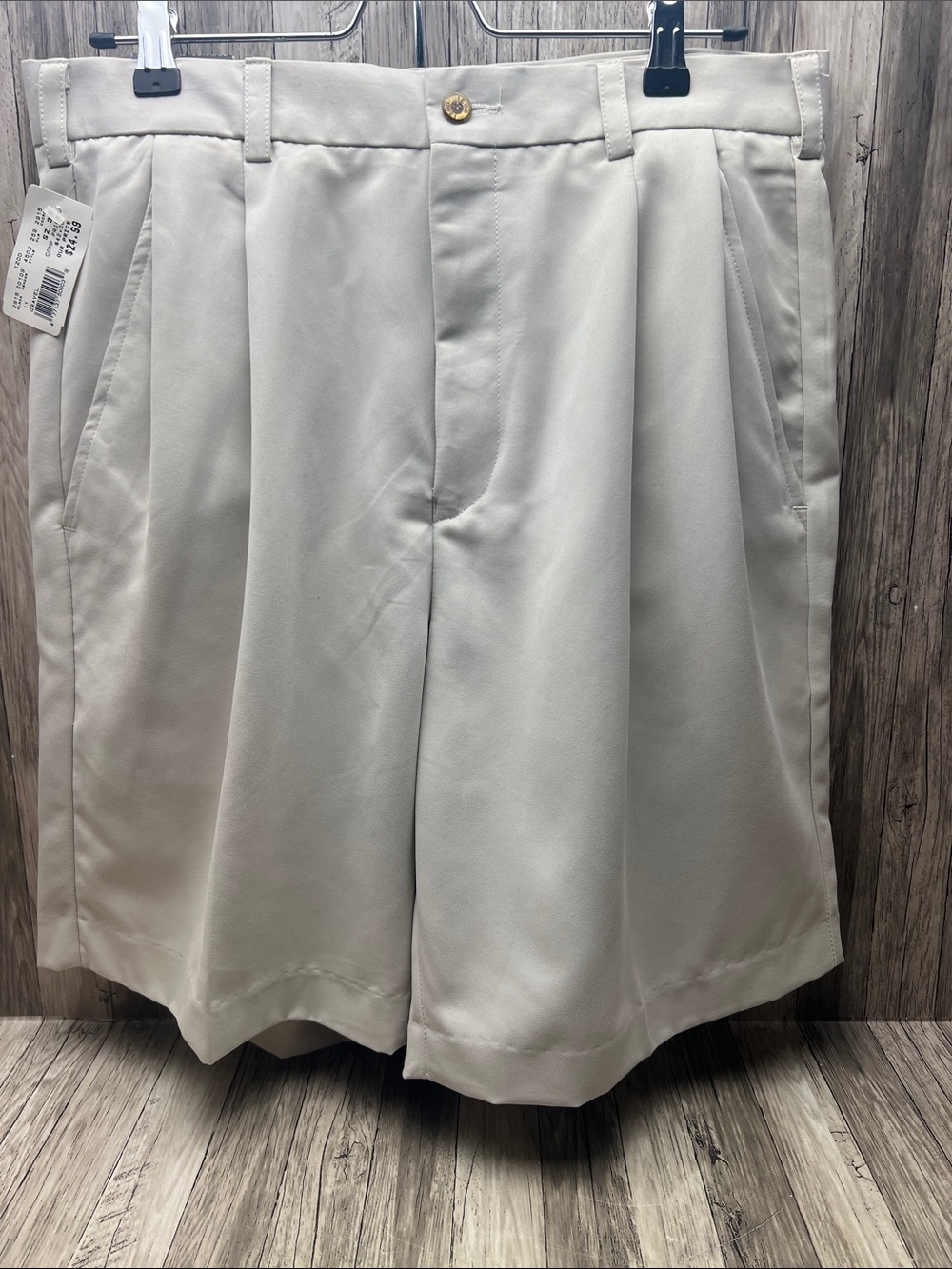 Izod Men's Light Beige Pleated Dress Shorts color on the tag Gravel Sz 32